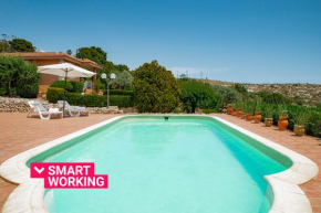 Villa Il Carrubo con piscina by Wonderful Italy